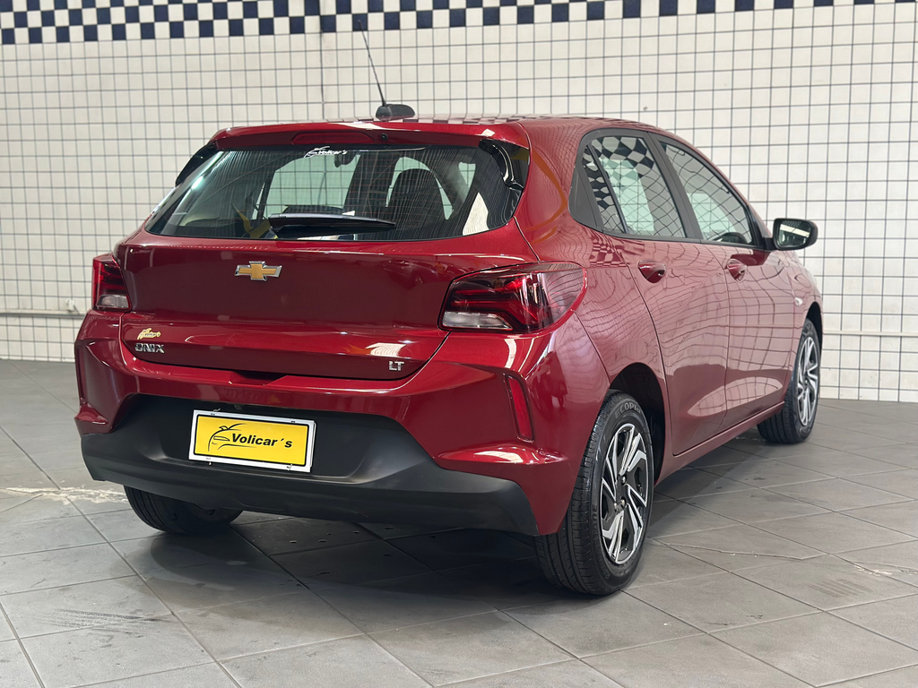 Chevrolet Onix Vermelho