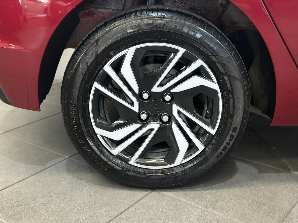 Chevrolet Onix Vermelho