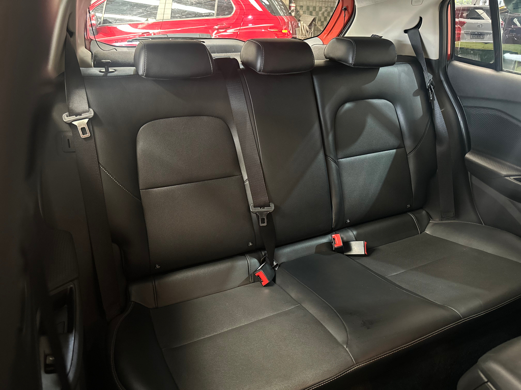 Chevrolet Onix Laranja