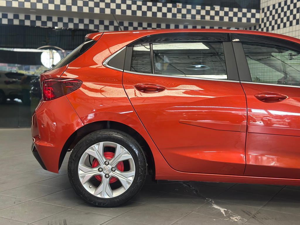 Chevrolet Onix Laranja