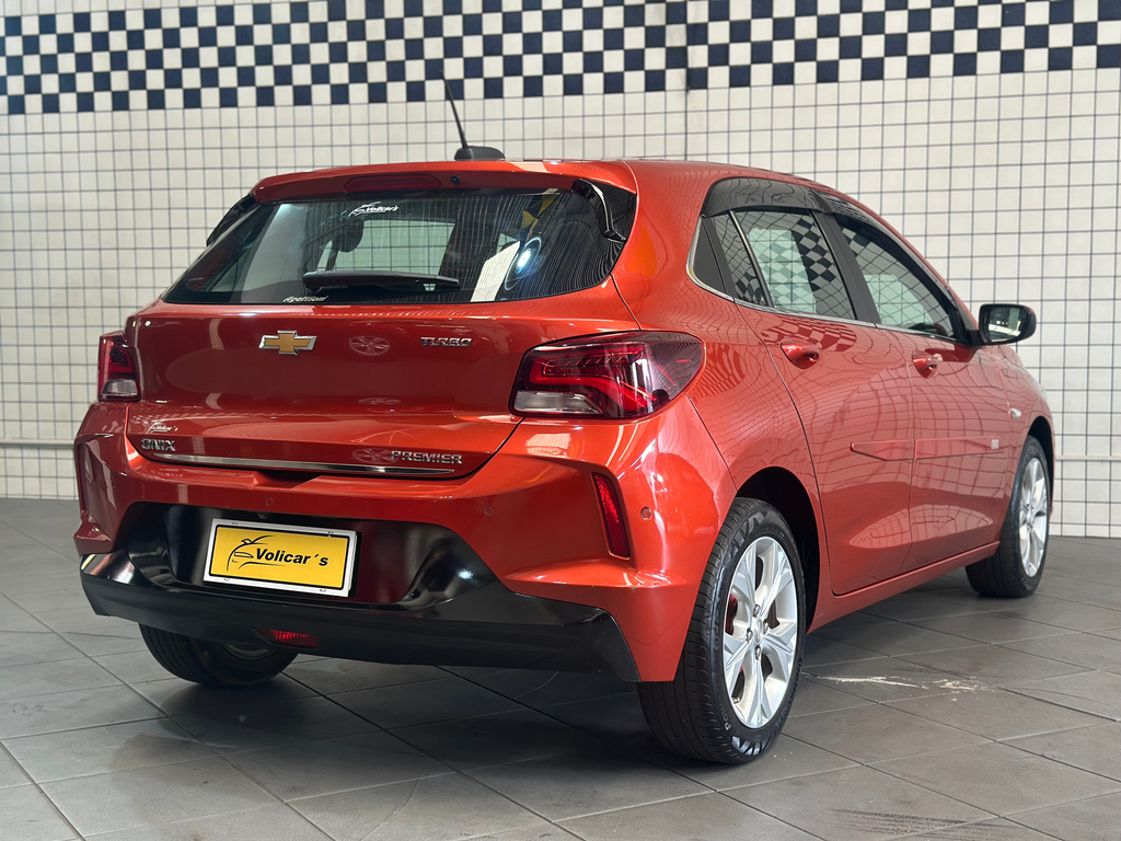 Chevrolet Onix Laranja