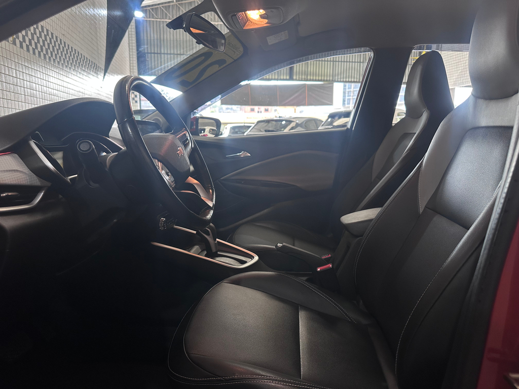 Chevrolet Onix Laranja