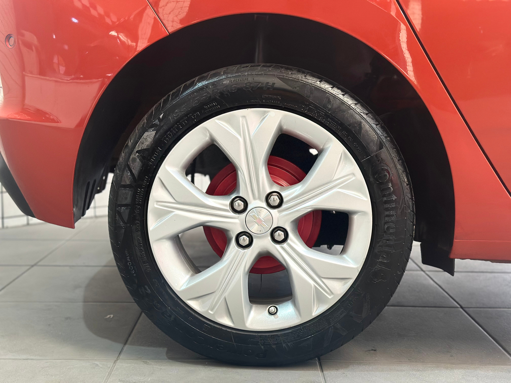 Chevrolet Onix Laranja