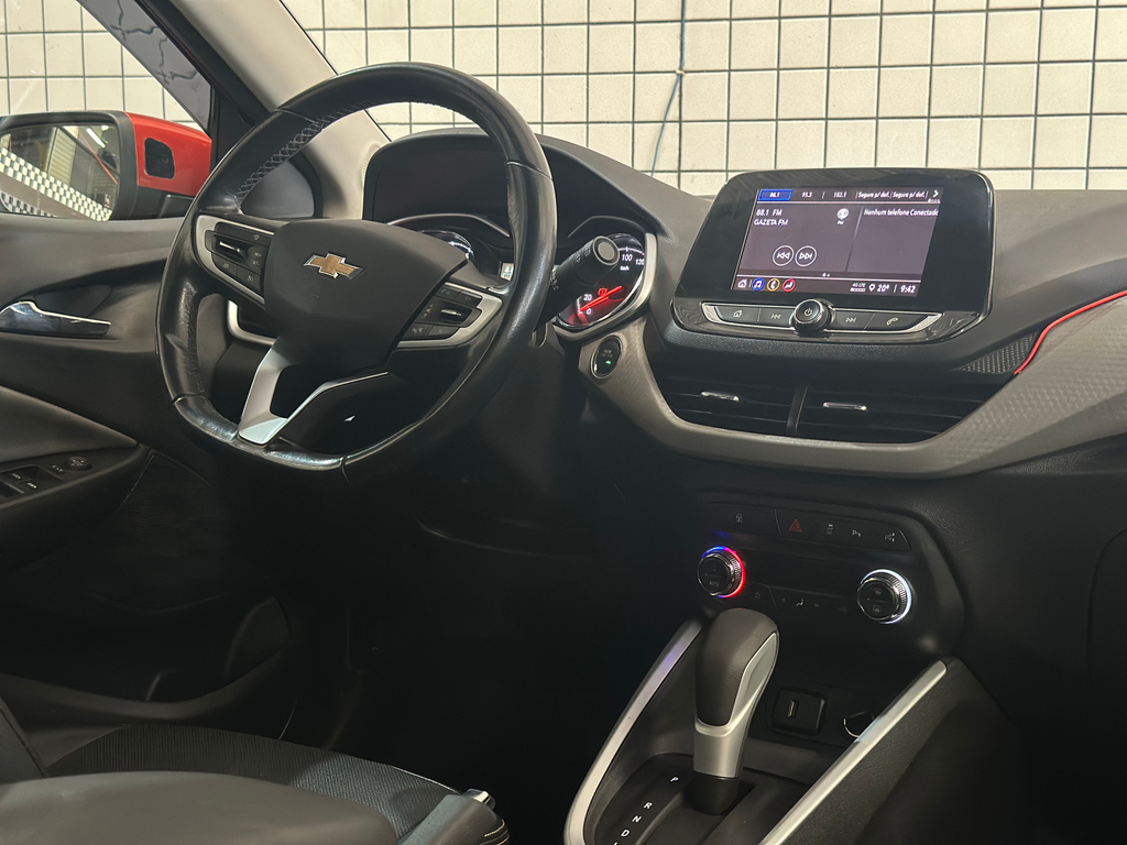 Chevrolet Onix Laranja