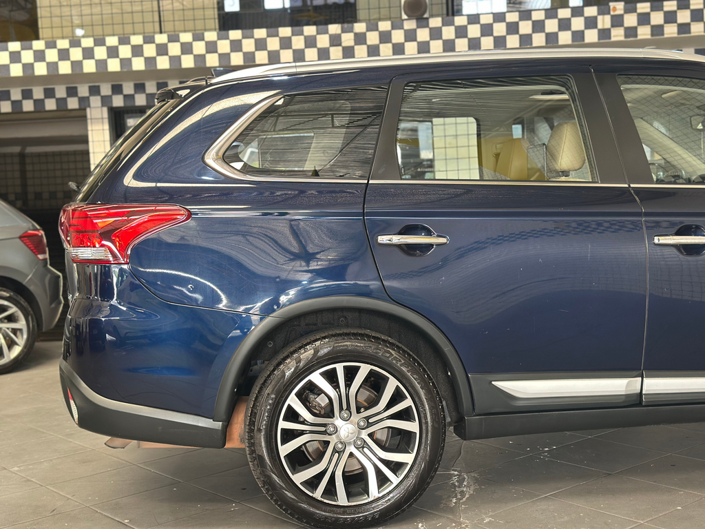 Mitsubishi Outlander Azul