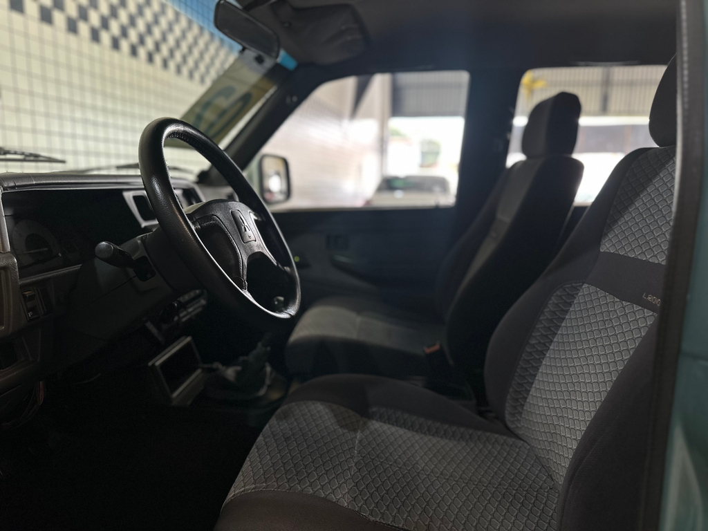 Mitsubishi L200 Prata