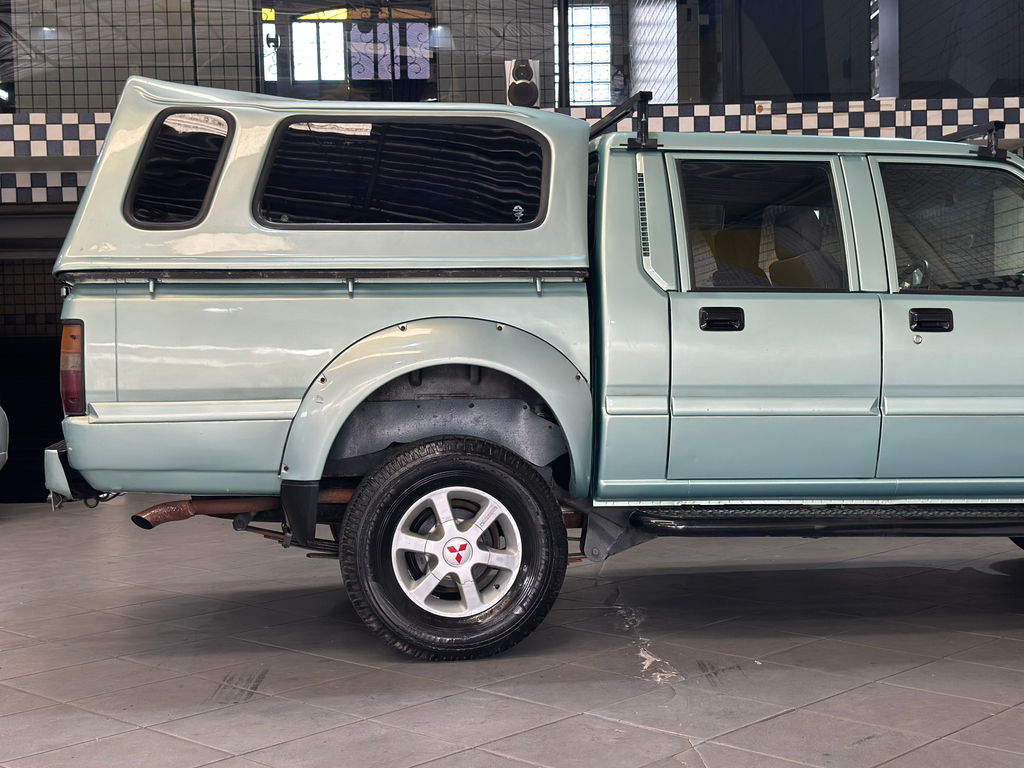 Mitsubishi L200 Prata