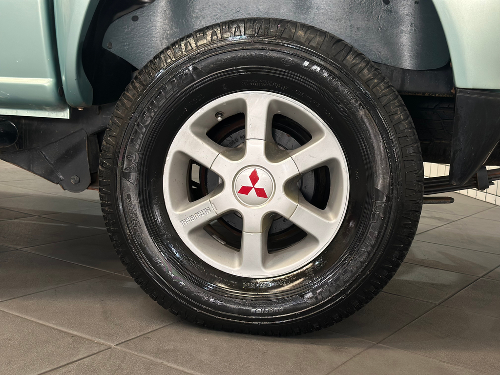 Mitsubishi L200 Prata