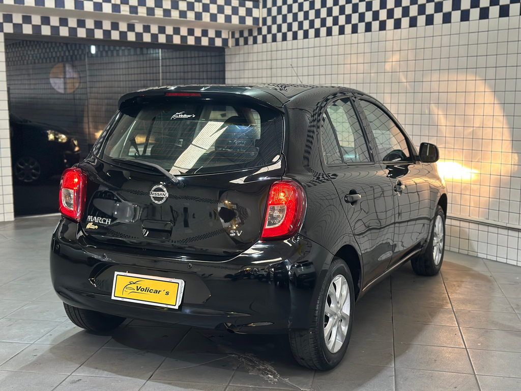 Nissan March Preto