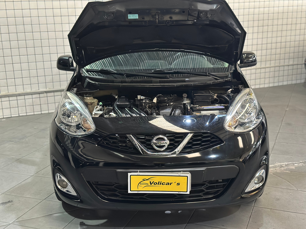 Nissan March Preto
