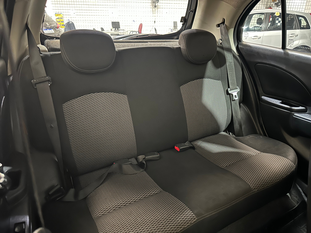Nissan March Preto