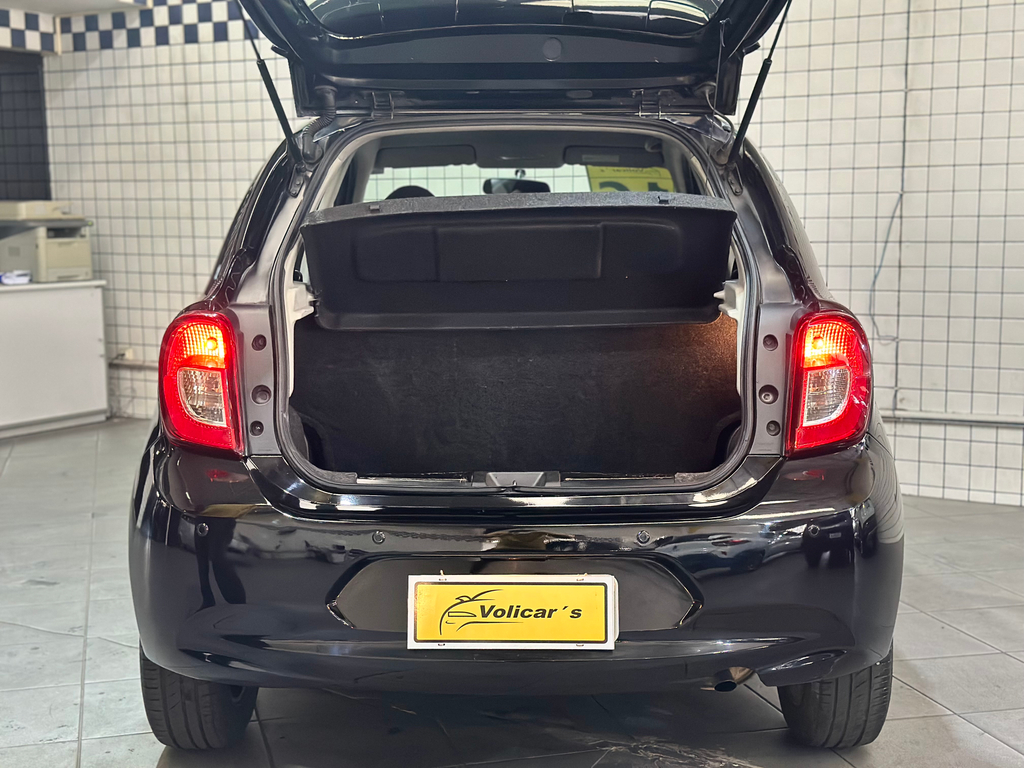 Nissan March Preto