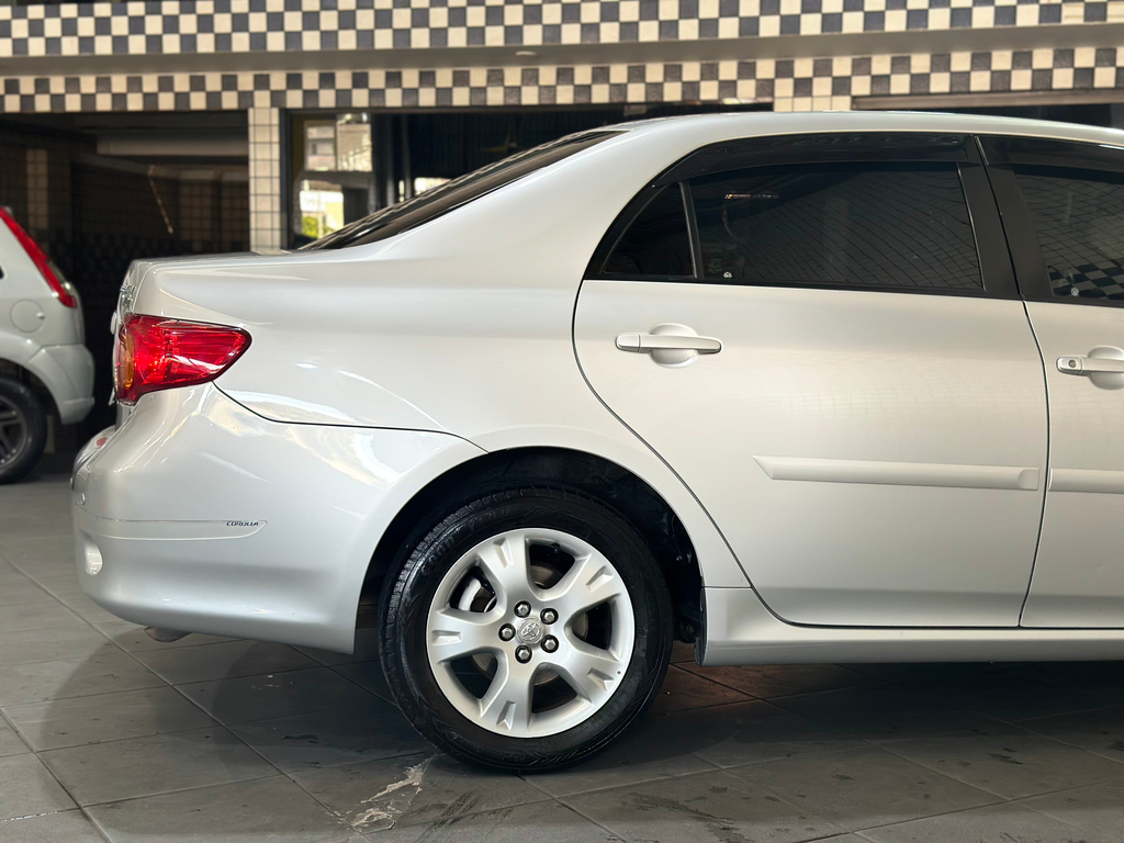 Toyota Corolla Prata