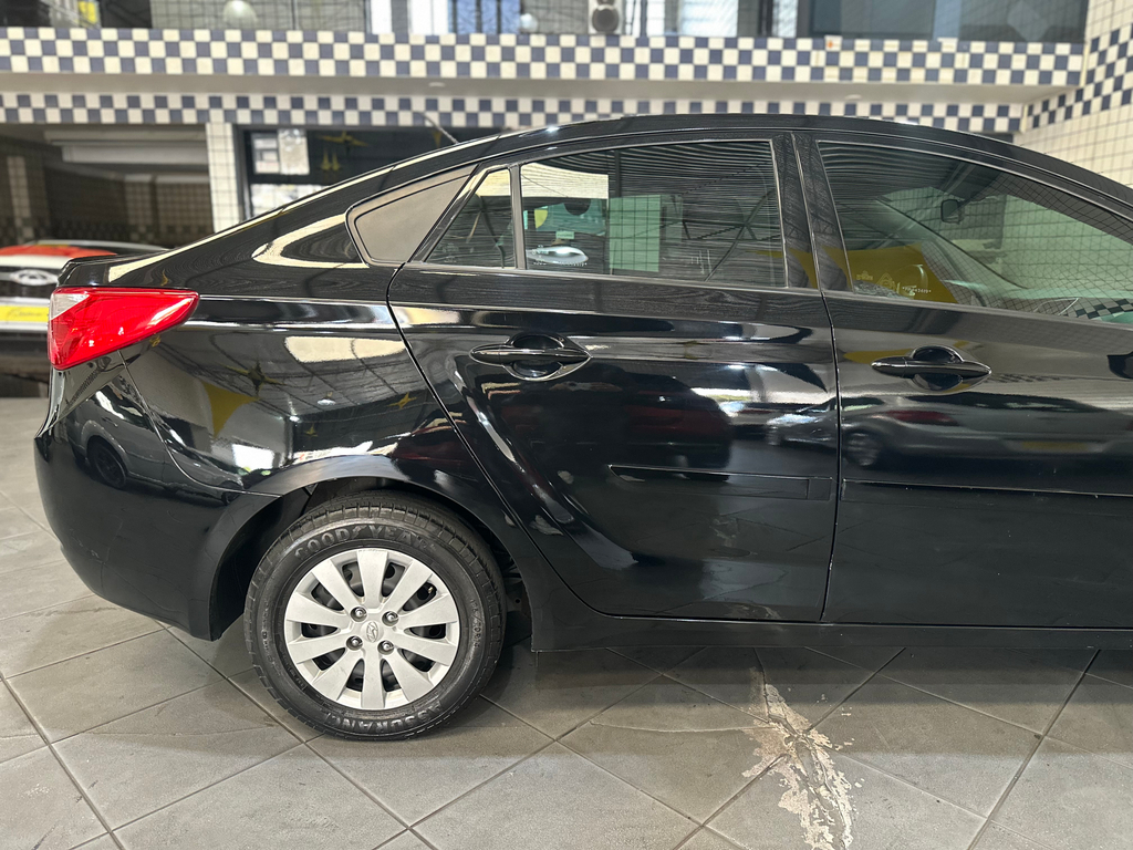 Hyundai HB20S Preto