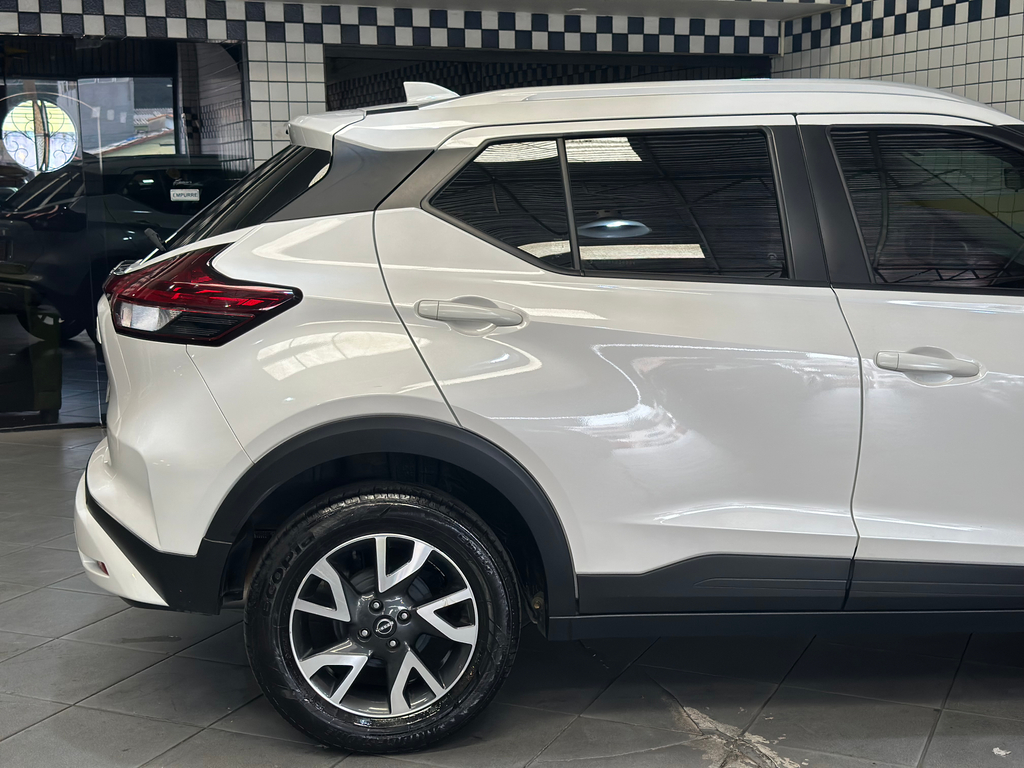 Nissan Kicks Branco