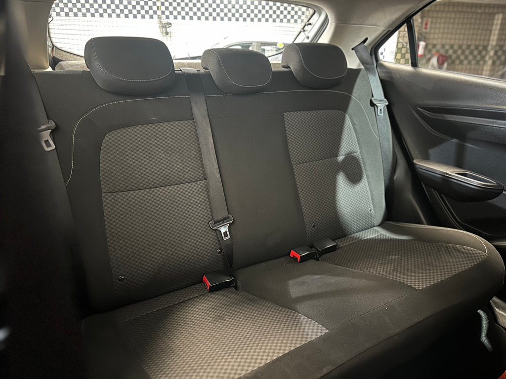 Chevrolet Onix Prata