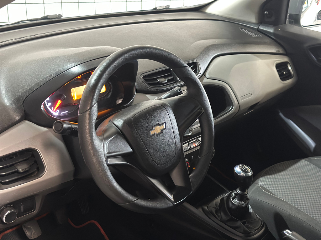 Chevrolet Onix Prata