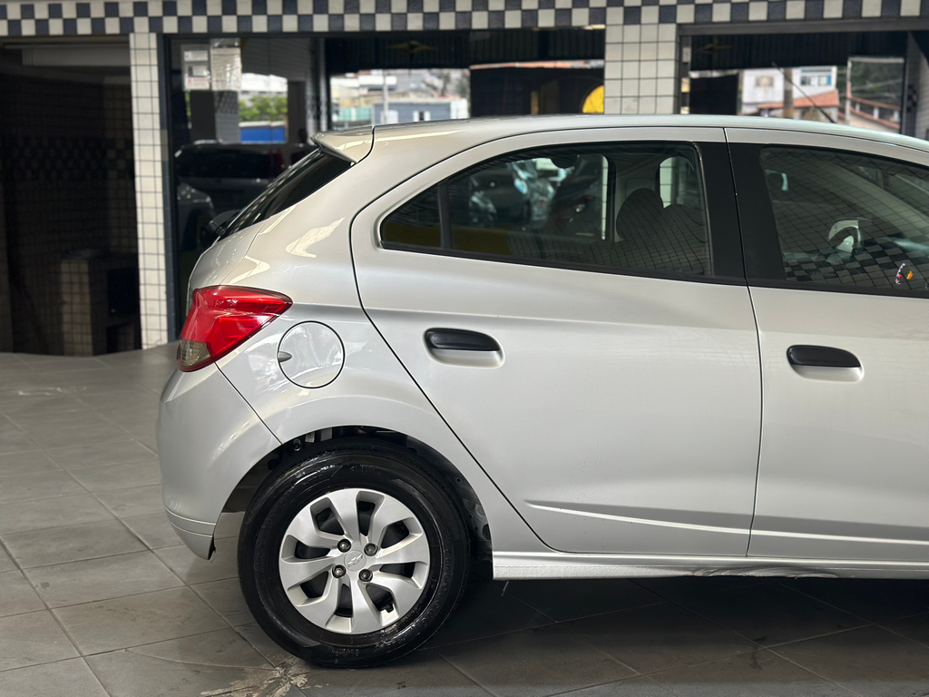 Chevrolet Onix Prata