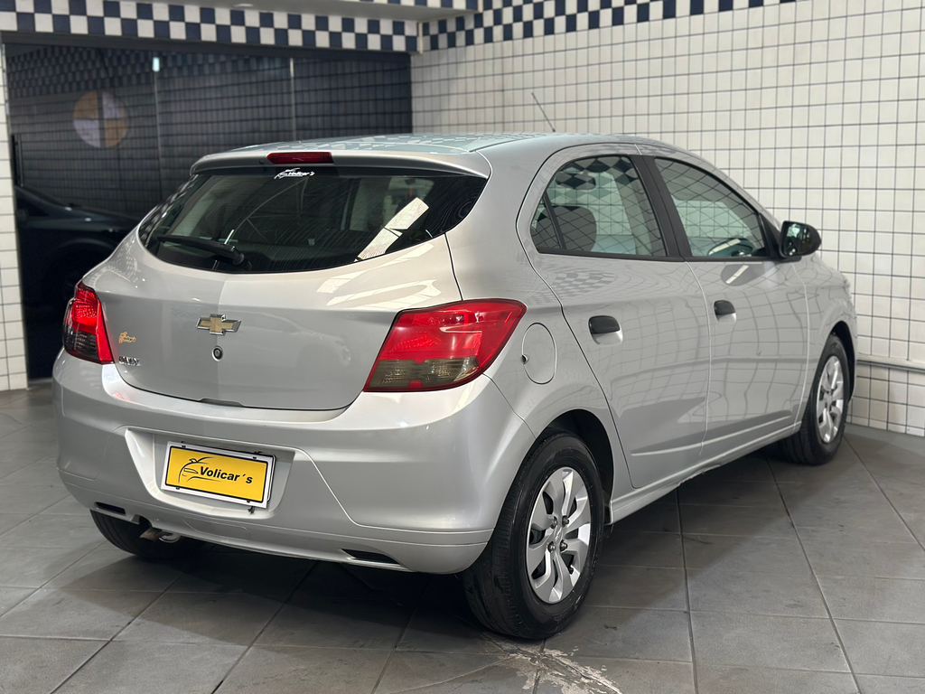 Chevrolet Onix Prata