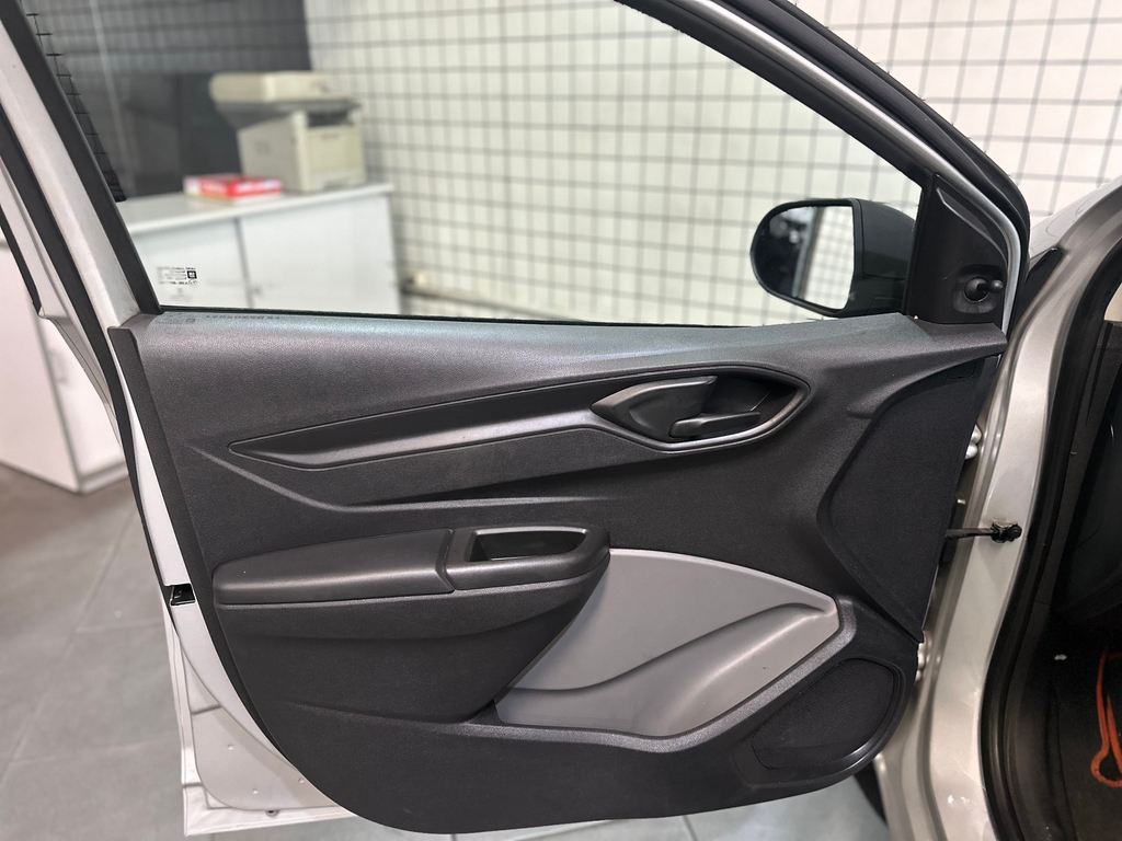 Chevrolet Onix Prata