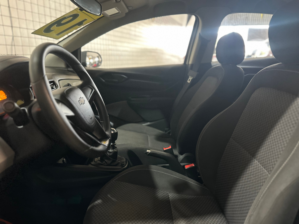 Chevrolet Onix Prata