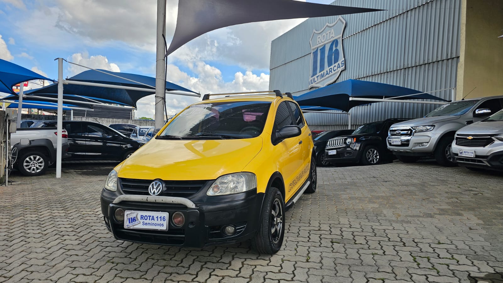 Volkswagen CrossFox Amarelo
