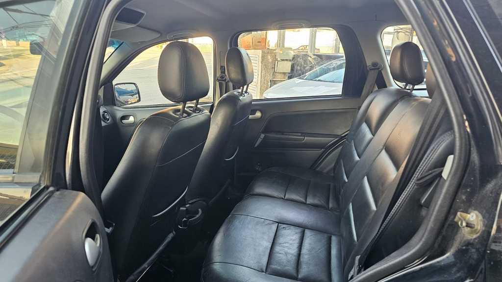 Ford EcoSport Preto