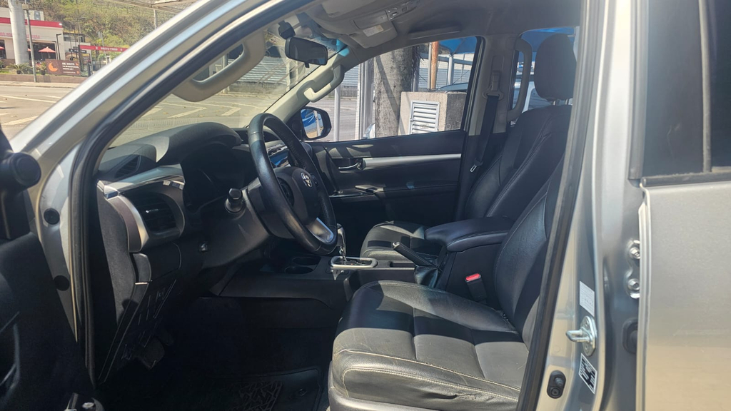 Toyota Hilux Cabine Dupla Prata