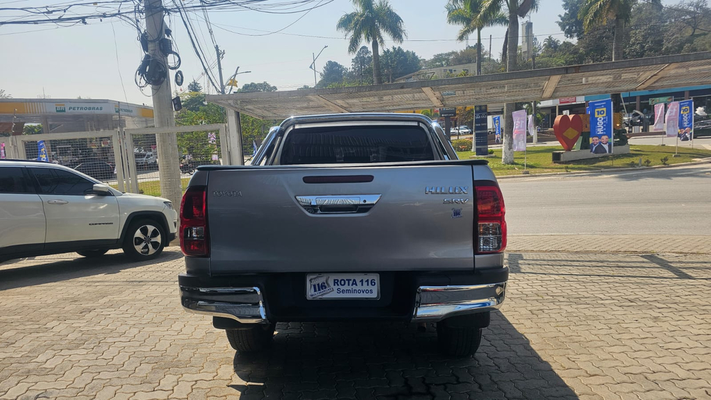 Toyota Hilux Cabine Dupla Prata