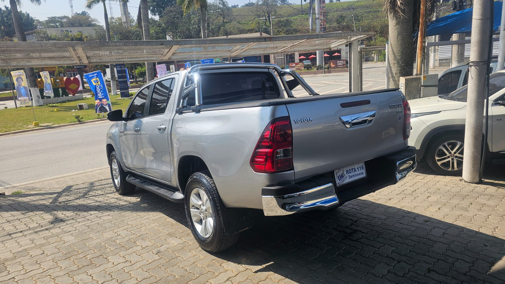 Toyota Hilux Cabine Dupla Prata