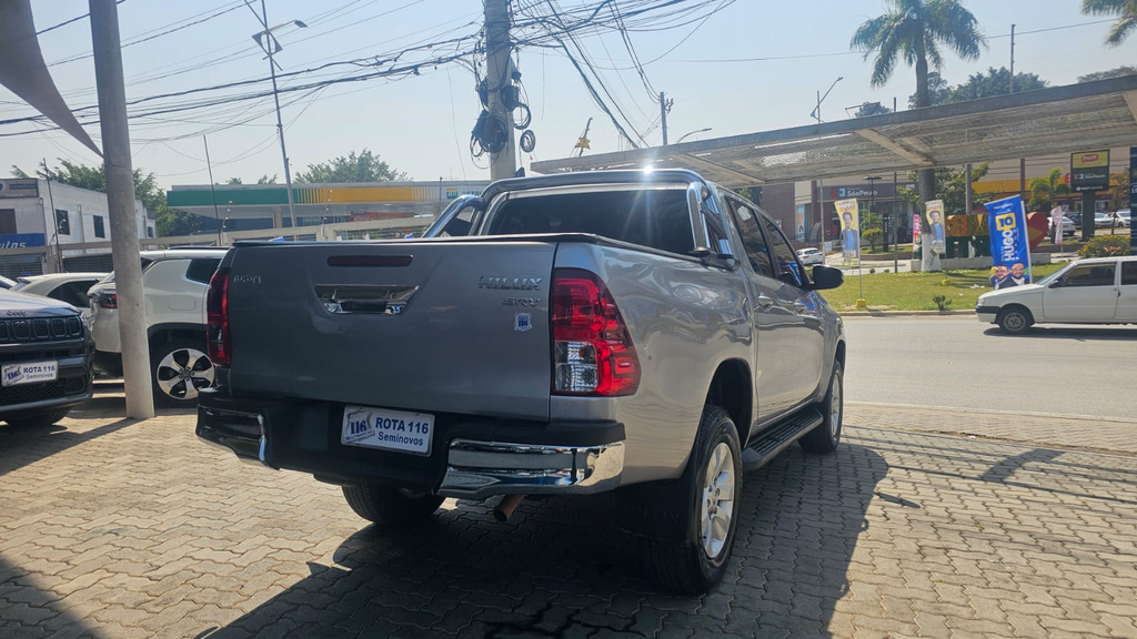 Toyota Hilux Cabine Dupla Prata