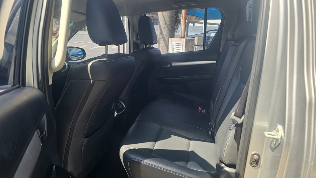 Toyota Hilux Cabine Dupla Prata