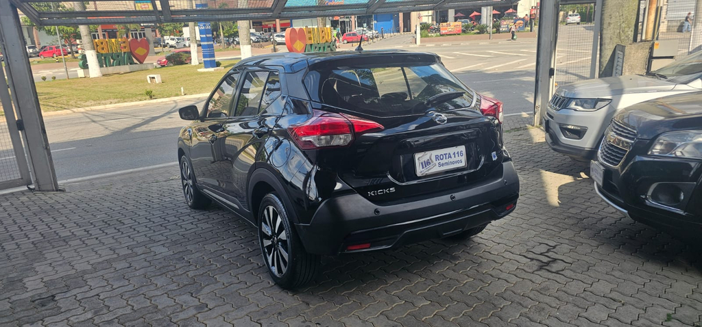 Nissan Kicks Preto