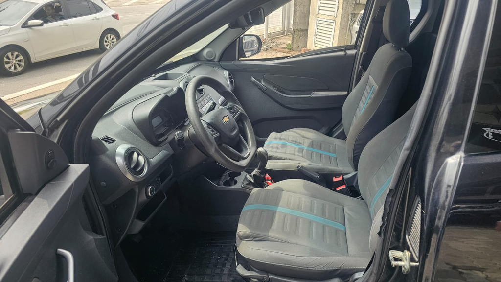 Chevrolet Montana Preto