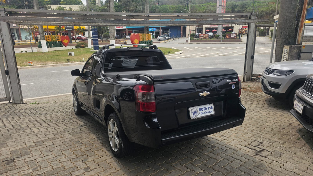 Chevrolet Montana Preto