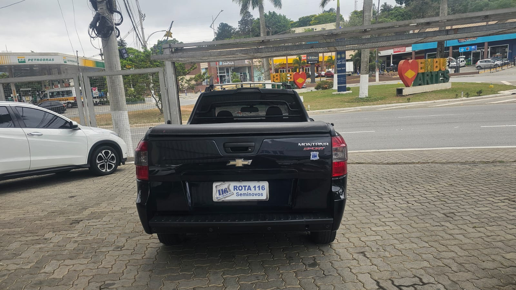 Chevrolet Montana Preto