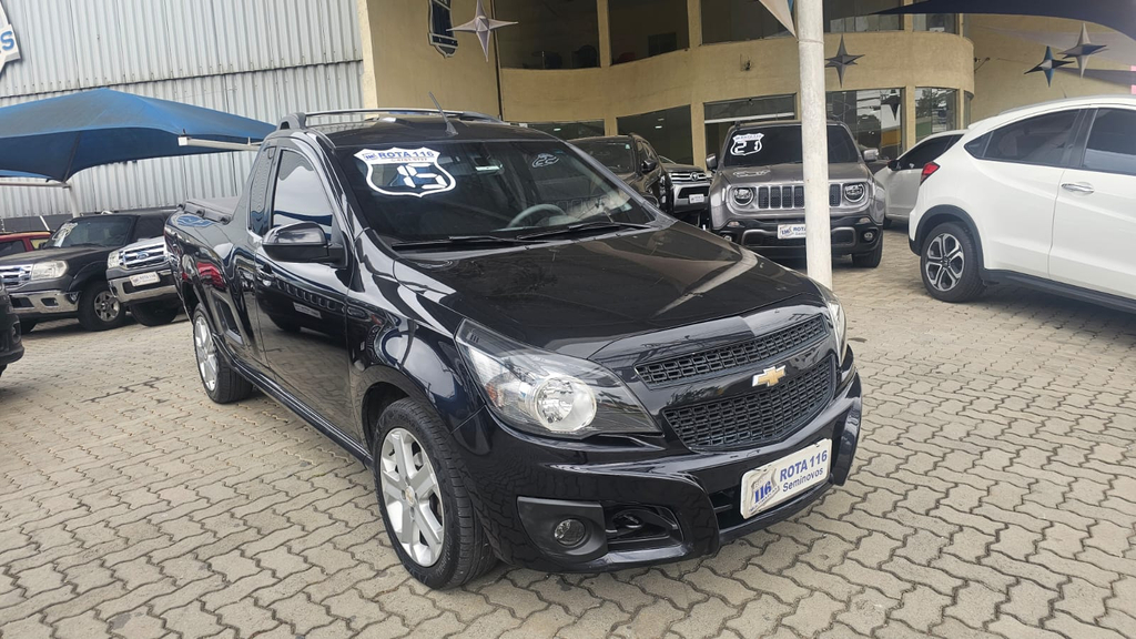 Chevrolet Montana Preto