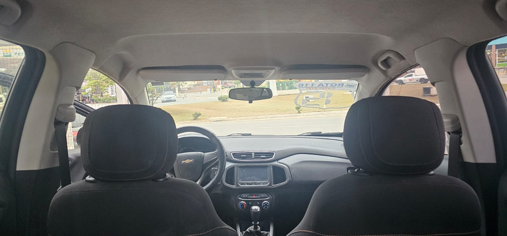 Chevrolet Onix Preto