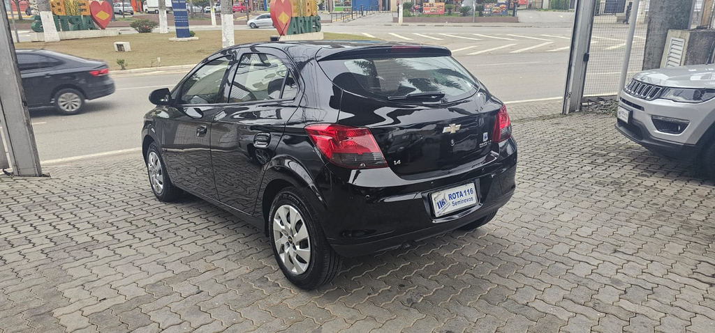 Chevrolet Onix Preto