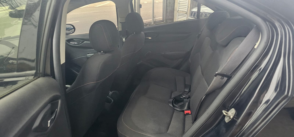 Chevrolet Onix Preto