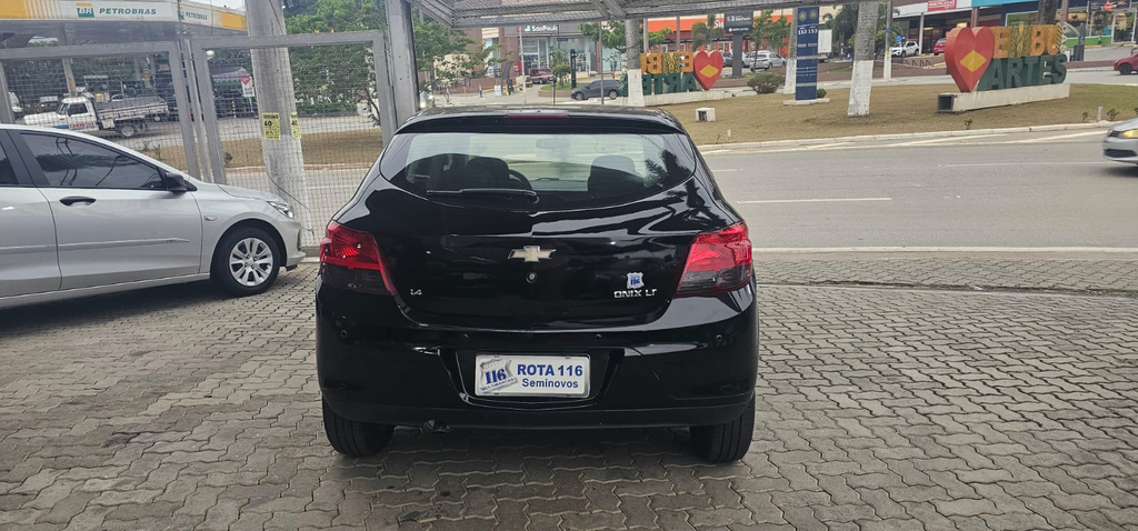 Chevrolet Onix Preto