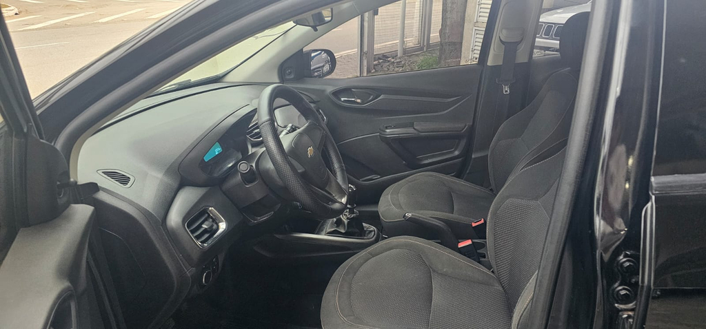 Chevrolet Onix Preto