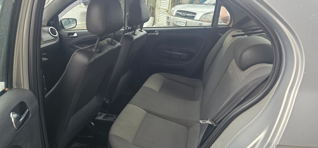 Volkswagen Voyage Prata