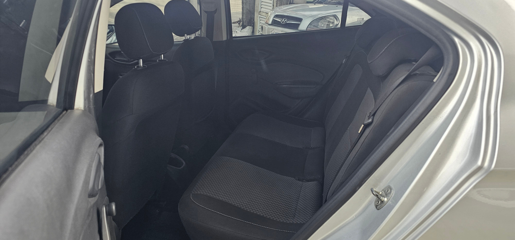 Chevrolet Onix Prata