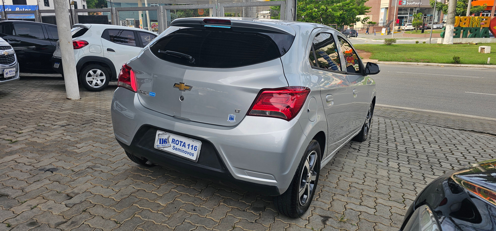 Chevrolet Onix Prata
