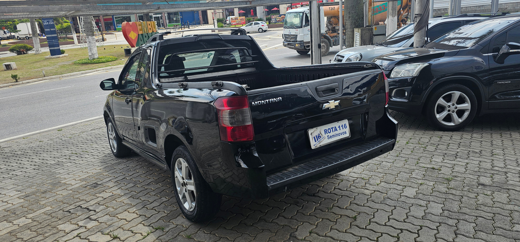 Chevrolet Montana Preto