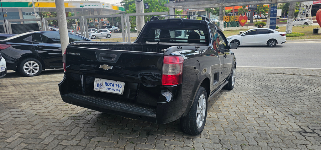 Chevrolet Montana Preto
