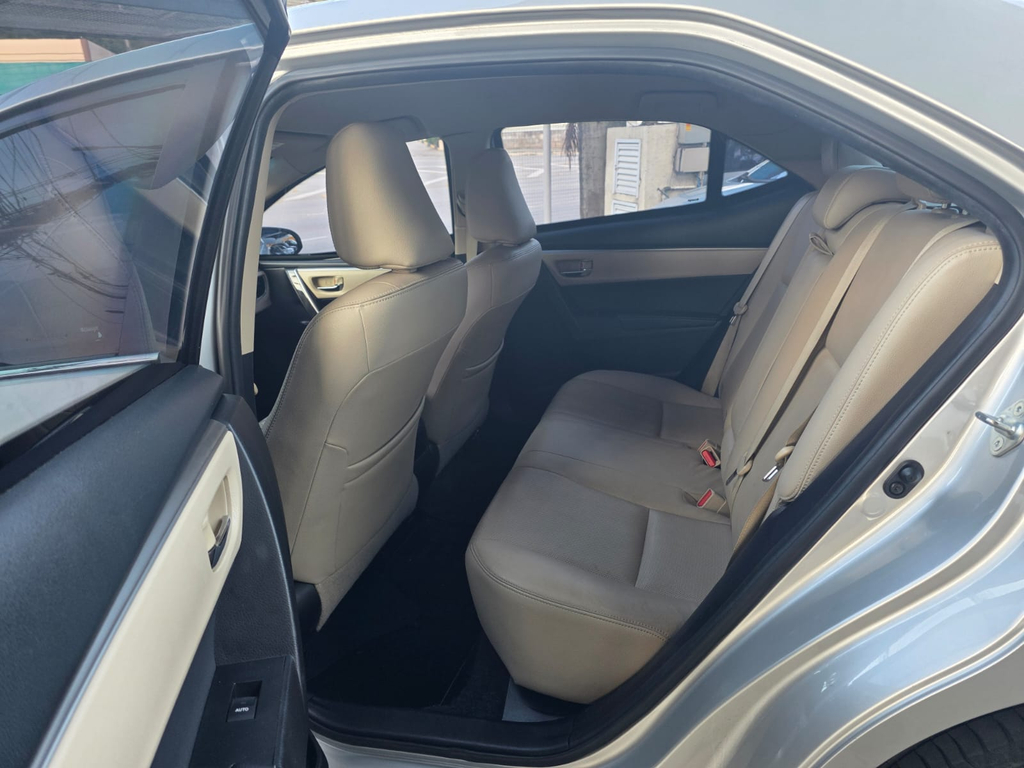 Toyota Corolla Prata