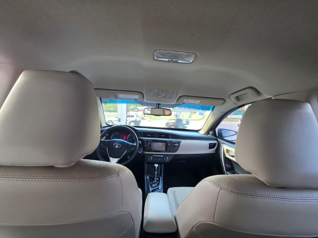 Toyota Corolla Prata
