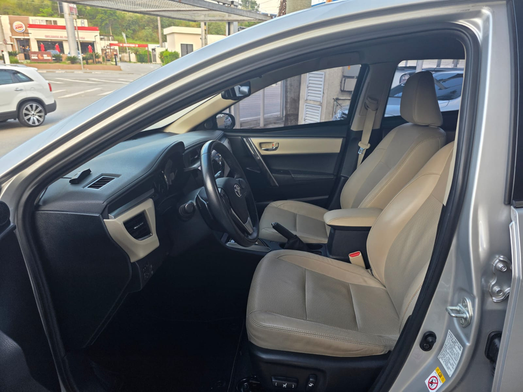 Toyota Corolla Prata